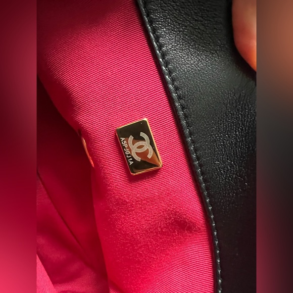 Chanel 19 medium size - Picture 9 of 9